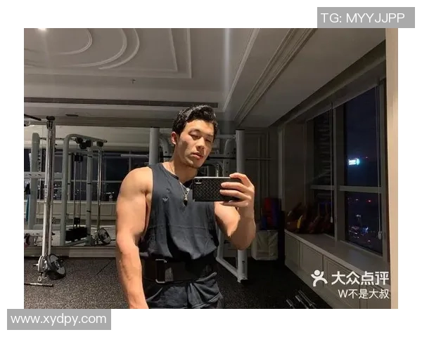 聚焦绿茵男神完美腹肌揭秘顶级足球明星的力量与美学